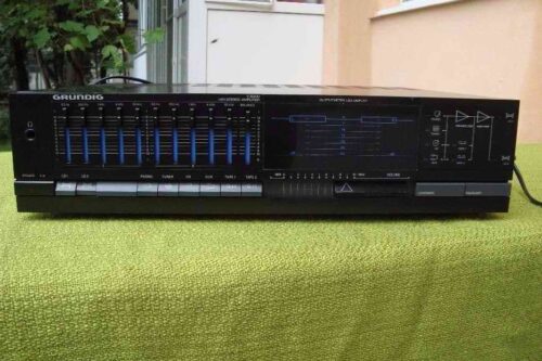 AMPLIFICATOR GRUNDIG V 8200
