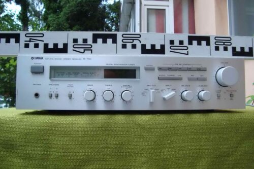 RECEIVER YAMAHA R-700
